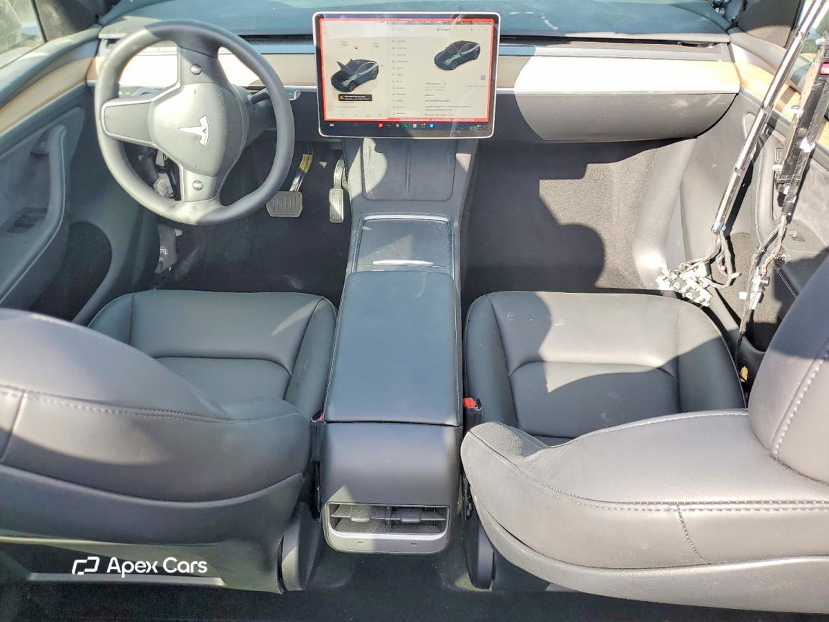 Tesla Model Y 2025