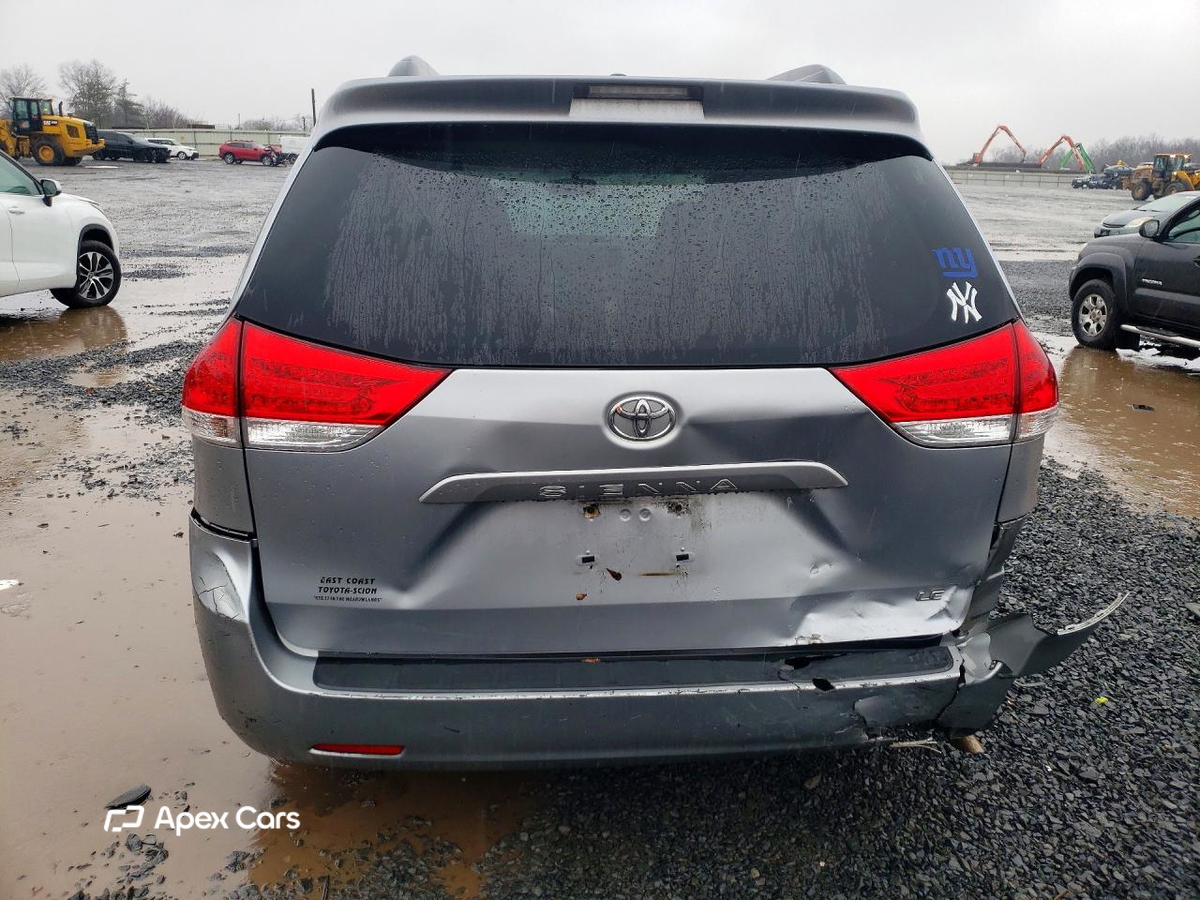 Toyota Sienna 2011