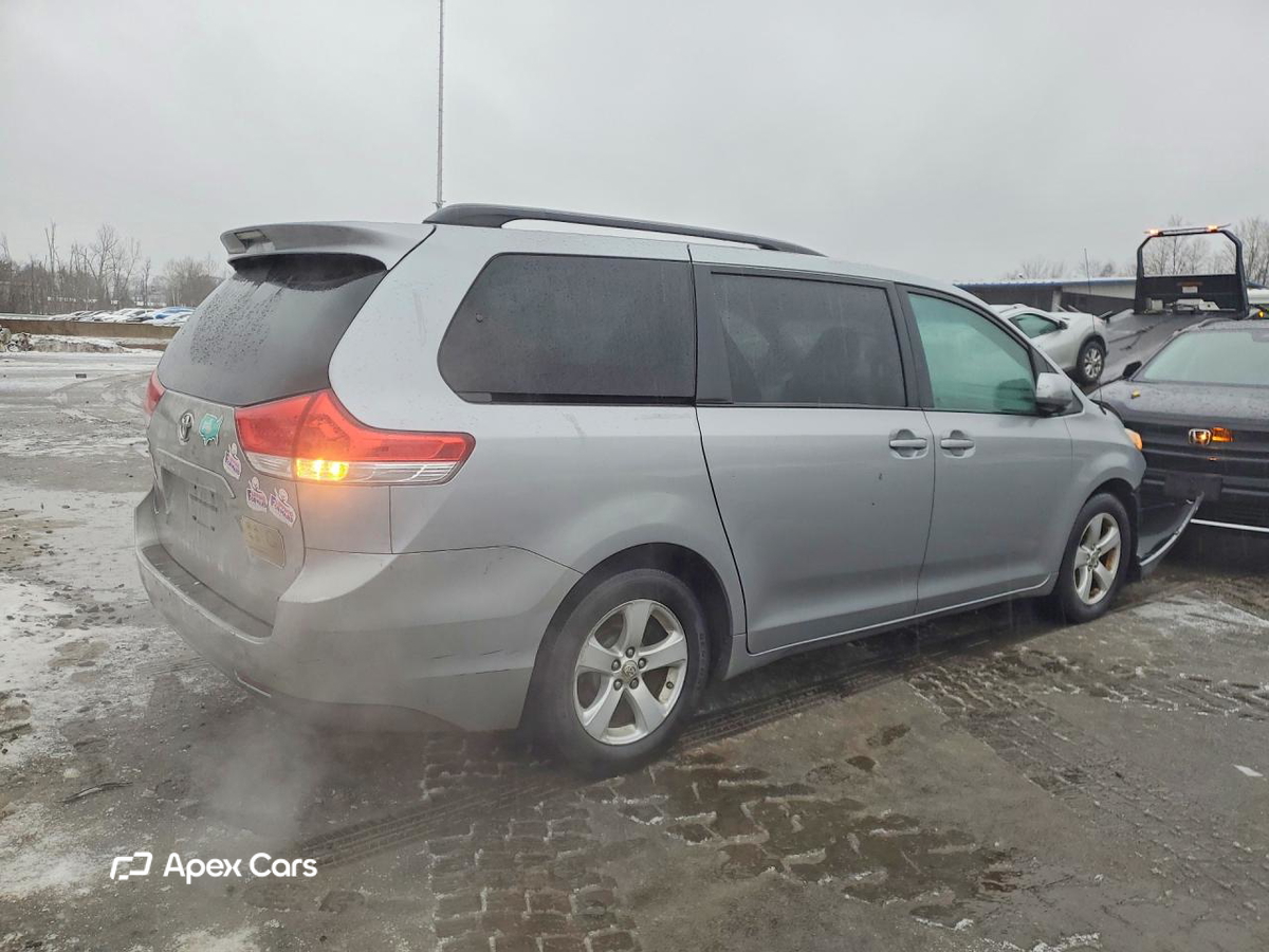 Toyota Sienna 2011