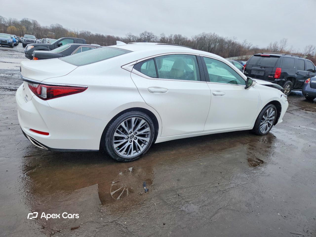 Lexus ES 2020