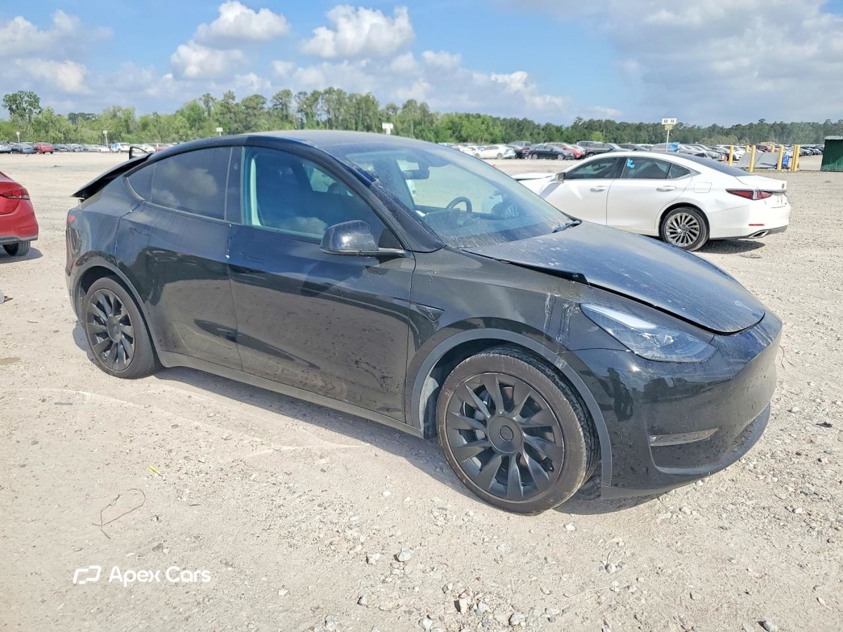 Tesla Model Y 2025