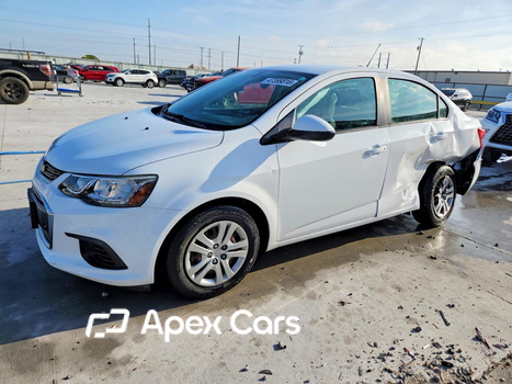 Chevrolet Sonic 2017 - Image 1 of 13