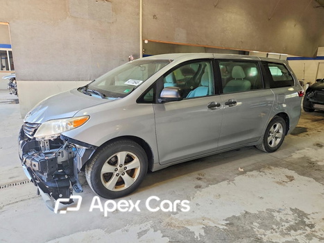 Toyota Sienna 2015 - Image 1 of 14