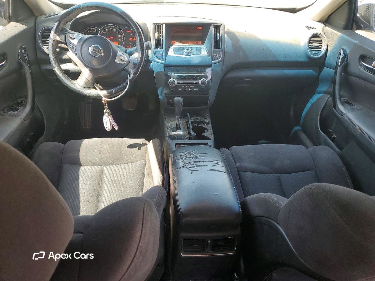 Nissan Maxima 2010