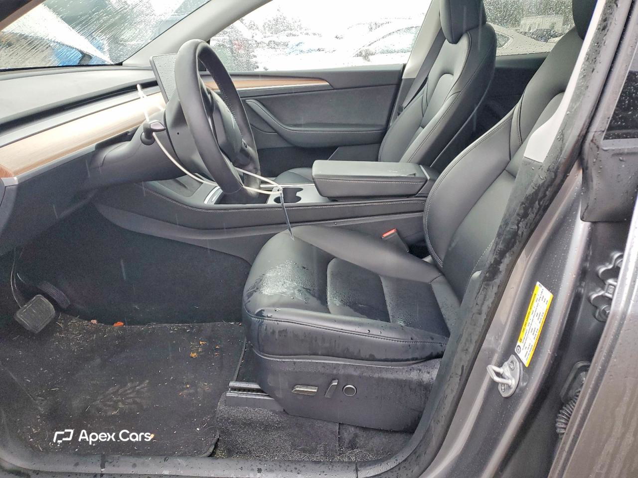 Tesla Model Y 2025