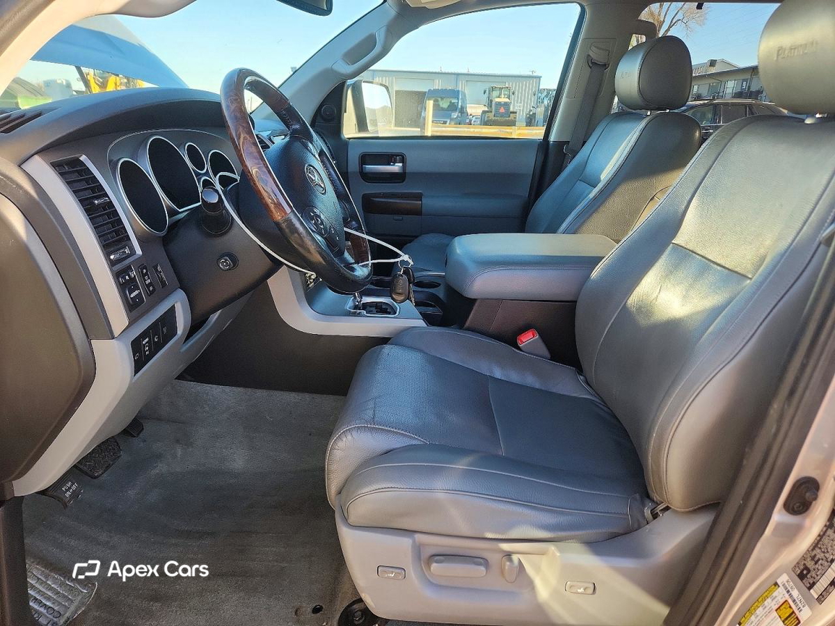 Toyota Sequoia 2010