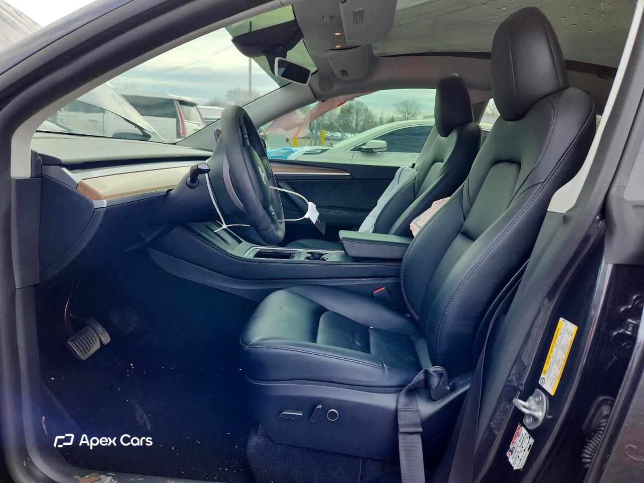 Tesla Model Y 2025