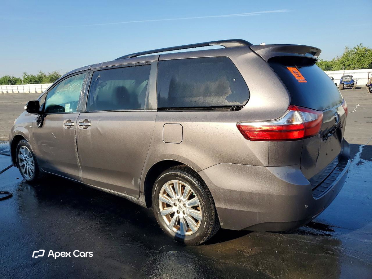 Toyota Sienna 2016