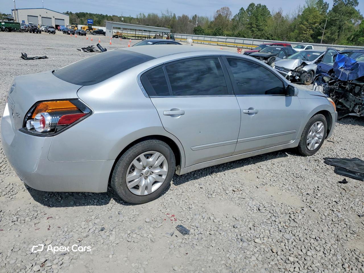 Nissan Altima 2011