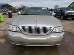 Town Car 2004