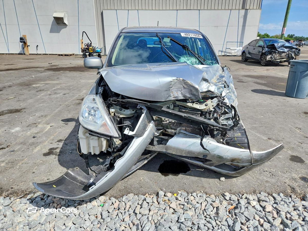Nissan Versa 2011