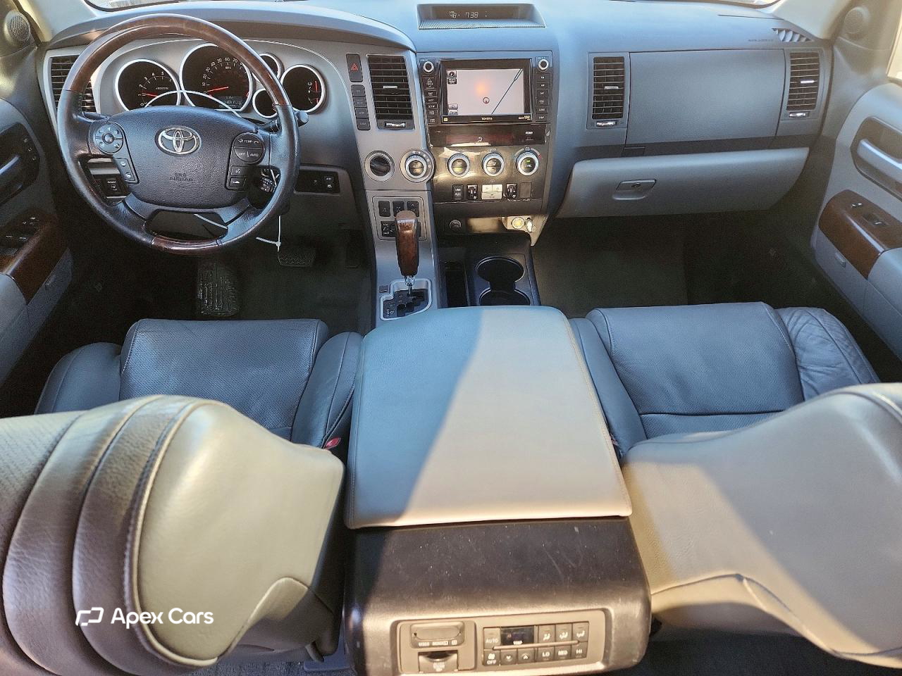 Toyota Sequoia 2010