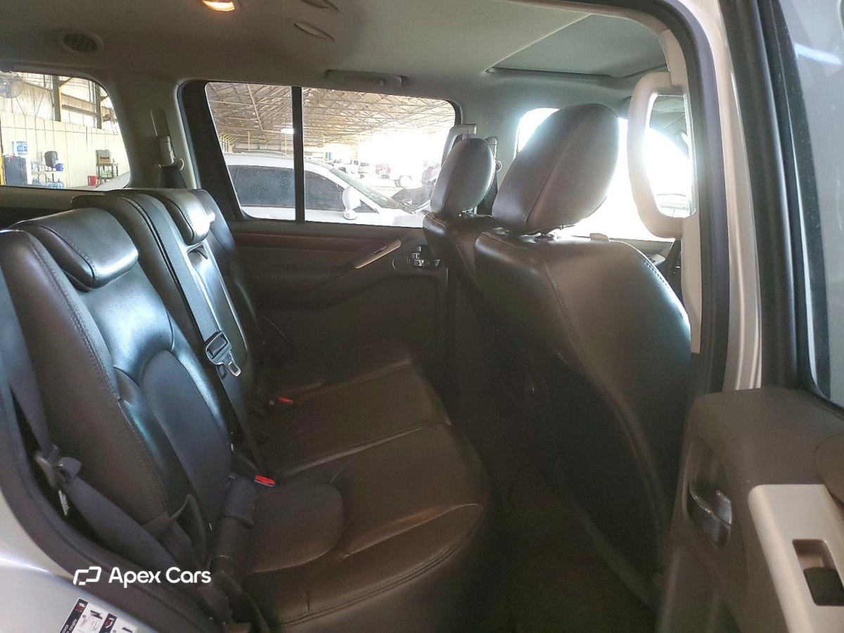 Nissan Pathfinder 2011