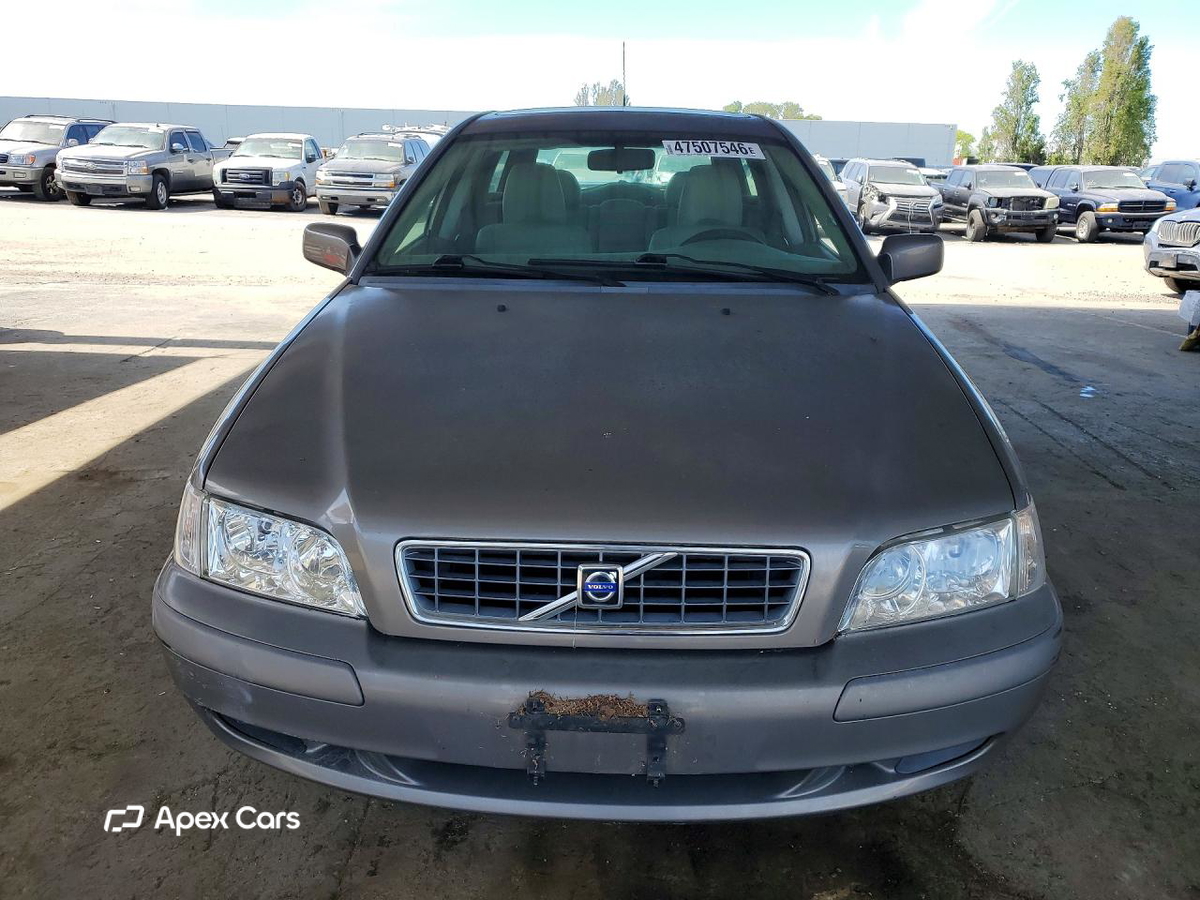 Volvo V40 2004