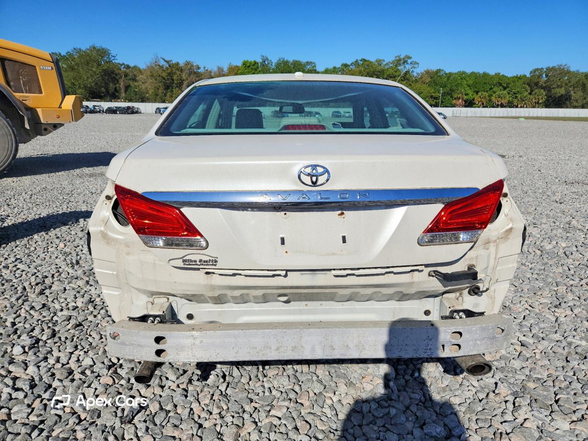Toyota Avalon 2011