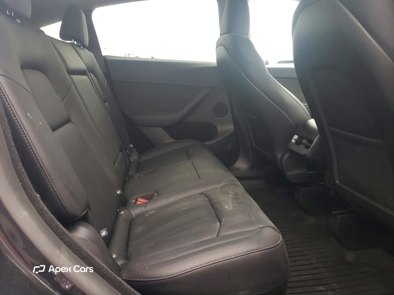Tesla Model Y 2025