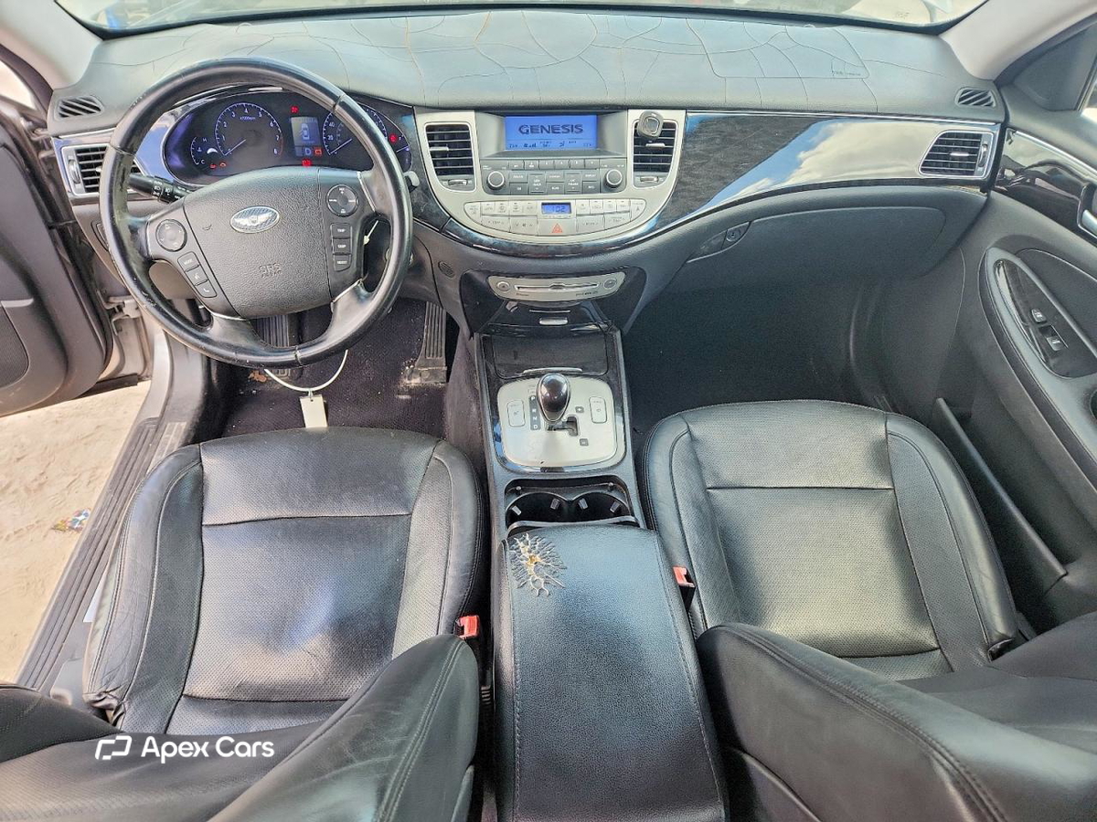 Hyundai Genesis 2013