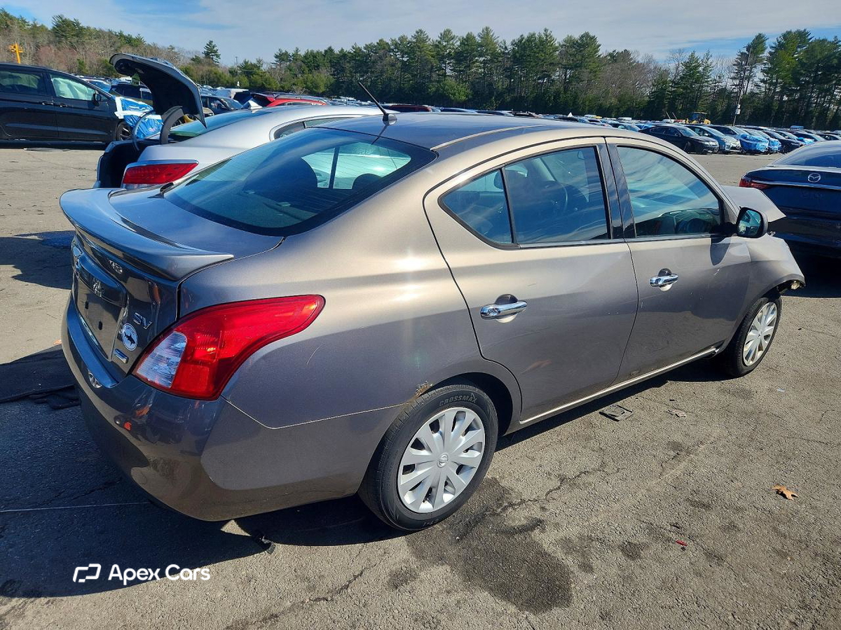 Nissan Versa 2014