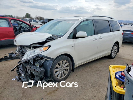 Toyota Sienna 2017 - Image 1 of 12