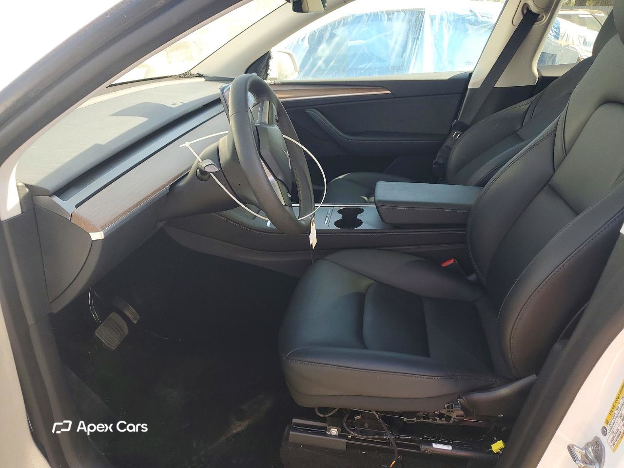 Tesla Model Y 2025