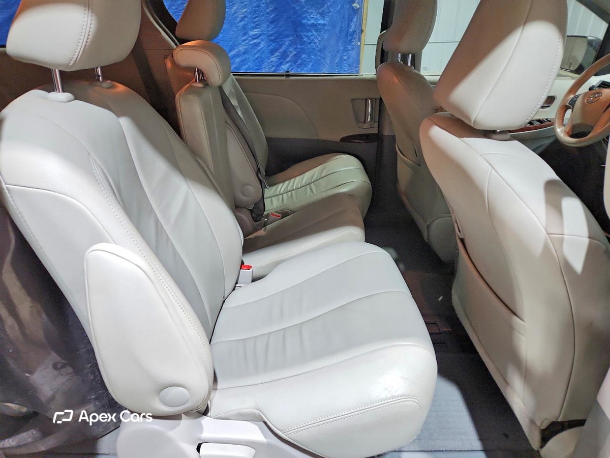 Toyota Sienna 2014