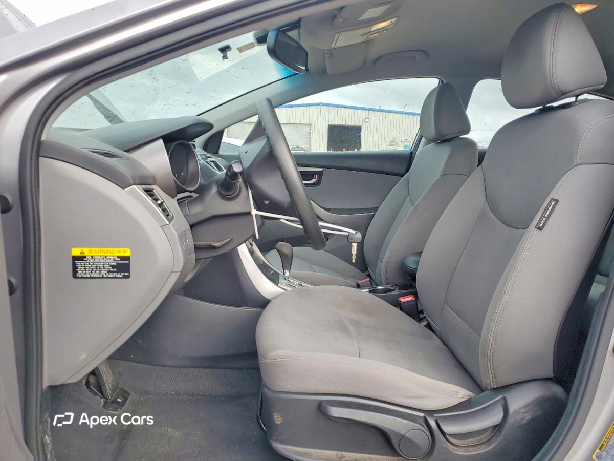 Hyundai Elantra 2012