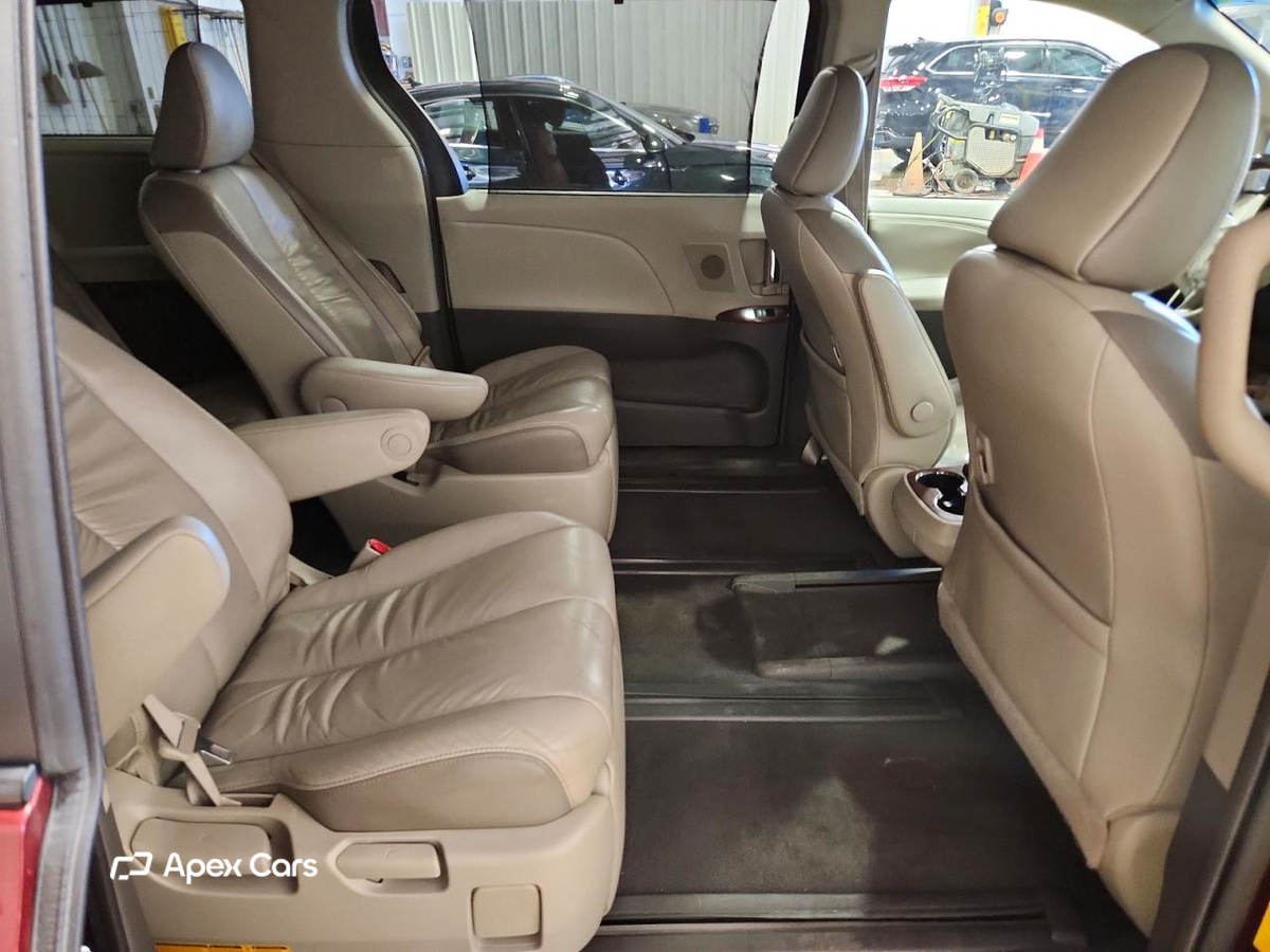 Toyota Sienna 2011