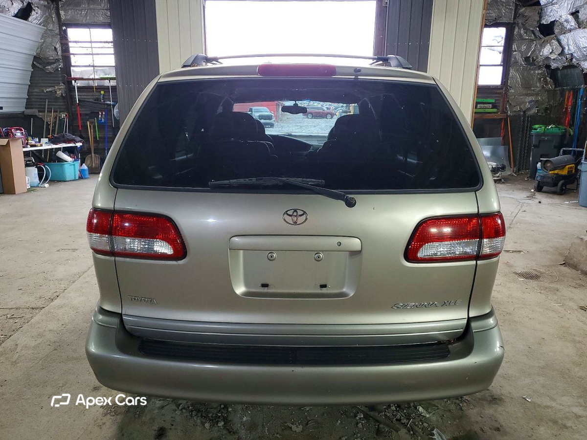 Toyota Sienna 2002