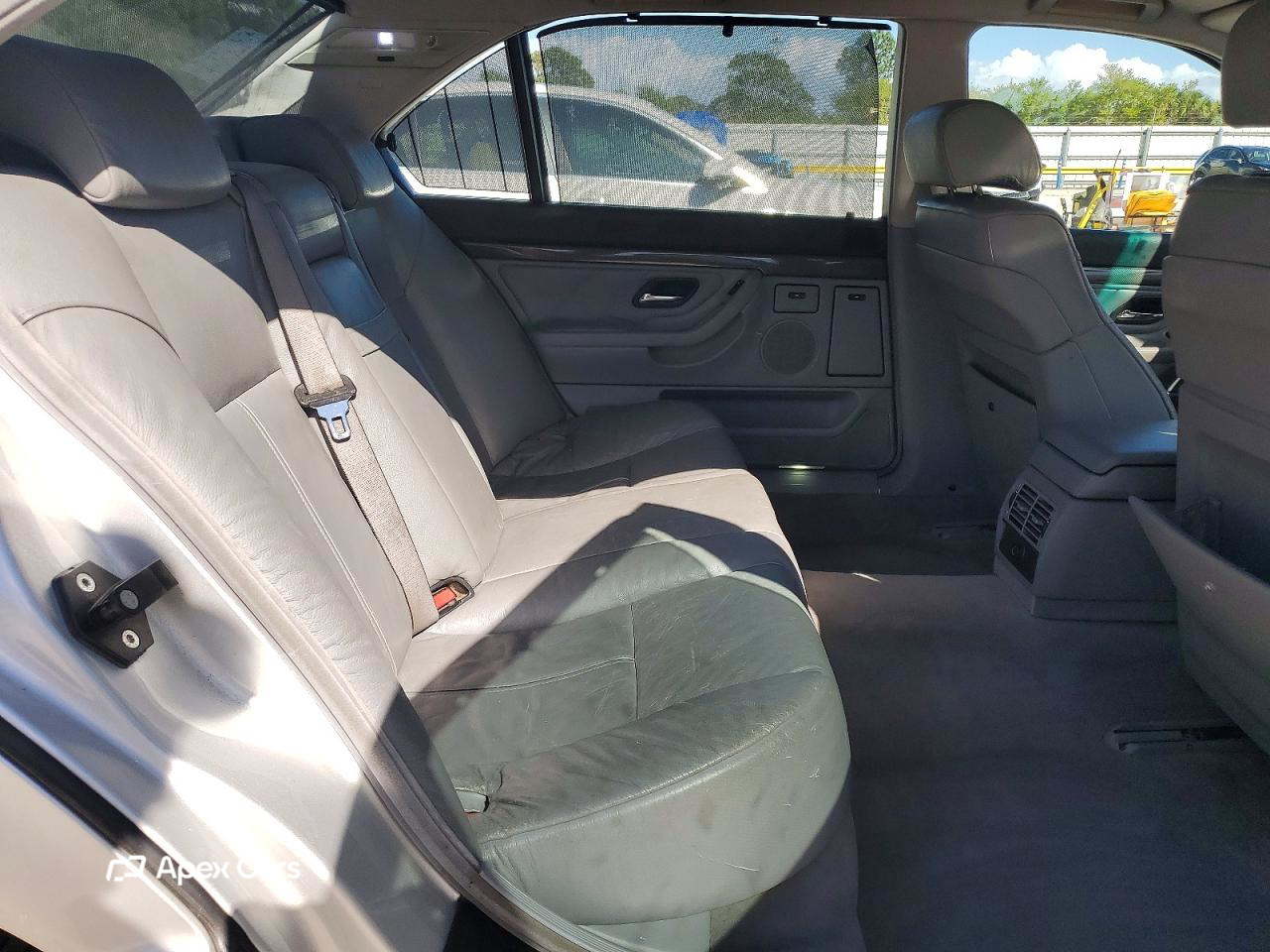 BMW Series 7 2001