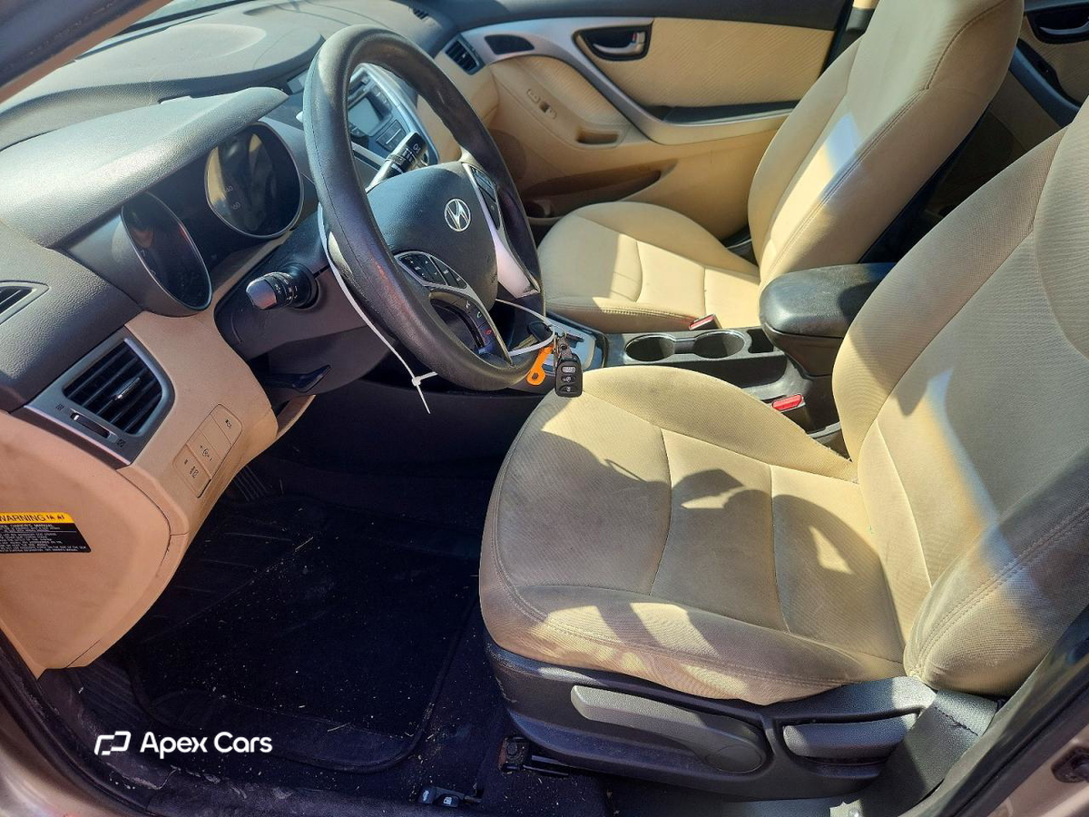 Hyundai Elantra 2012