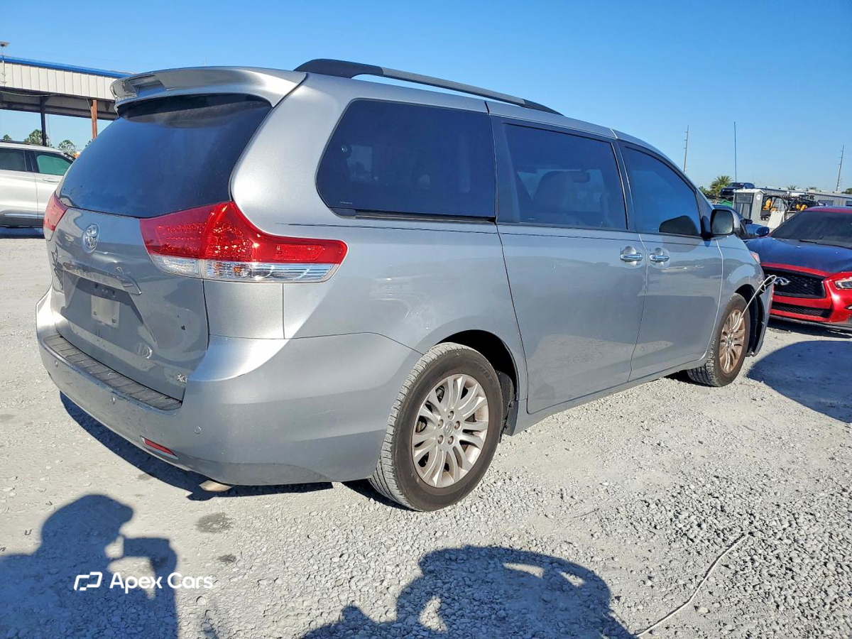 Toyota Sienna 2014