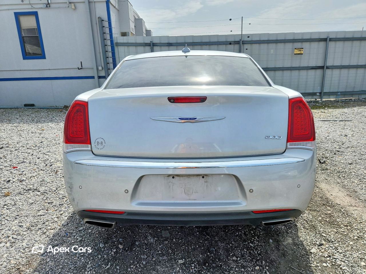 Chrysler 300 2021