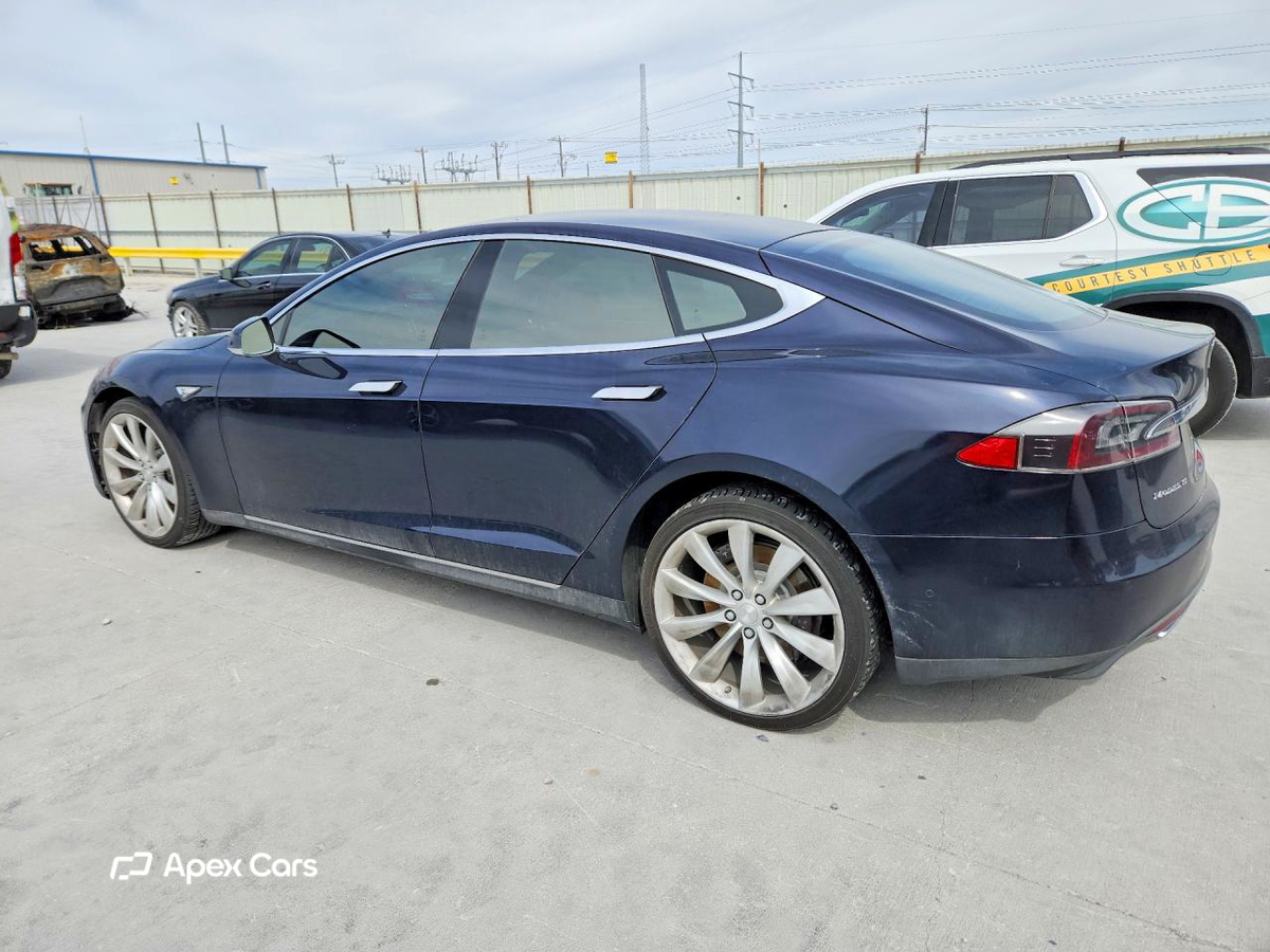 Tesla Model S 2015