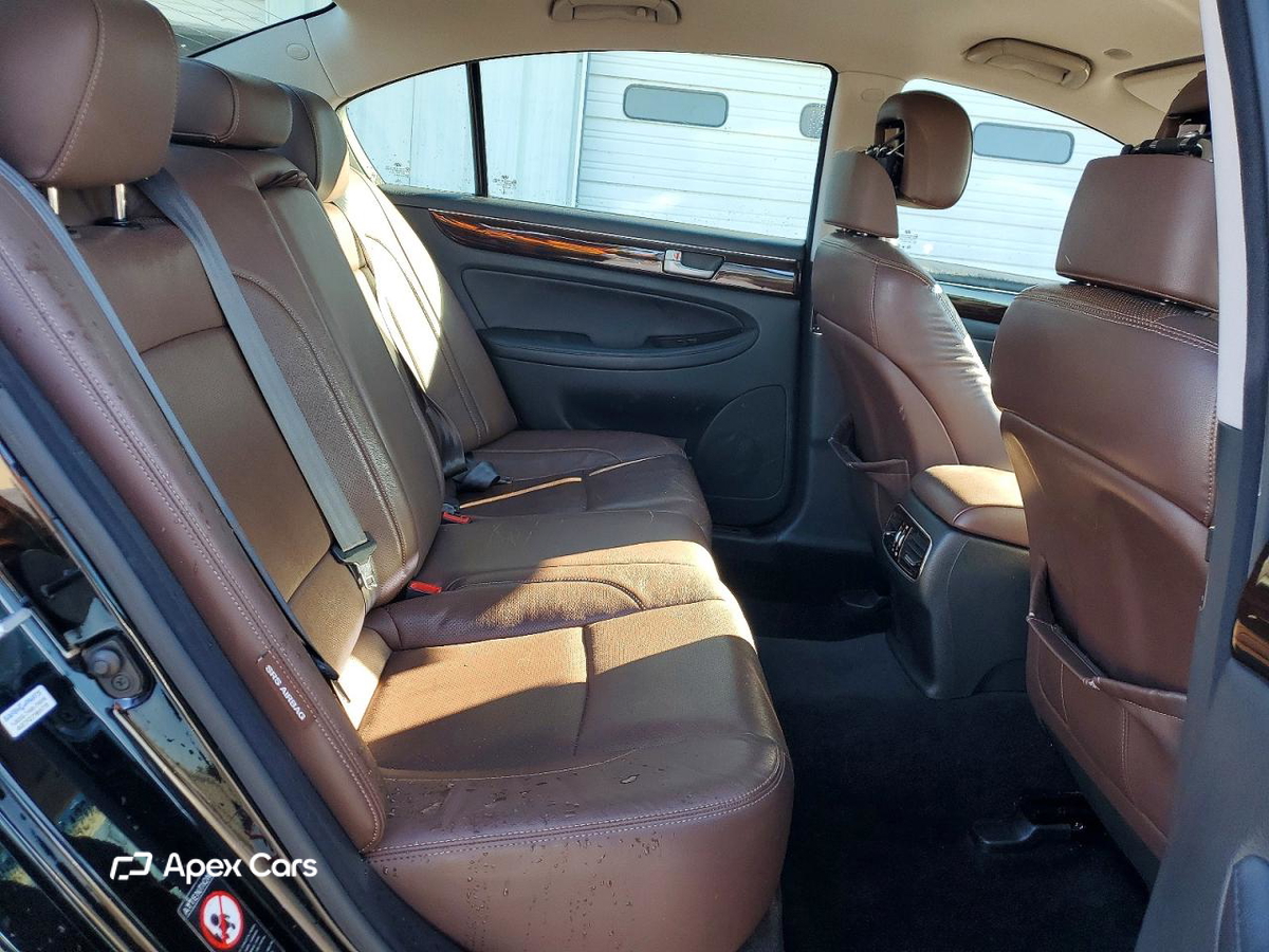 Hyundai Genesis 2012