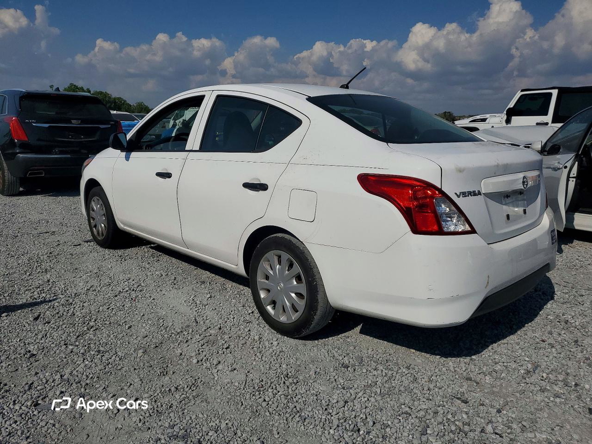 Nissan Versa 2015