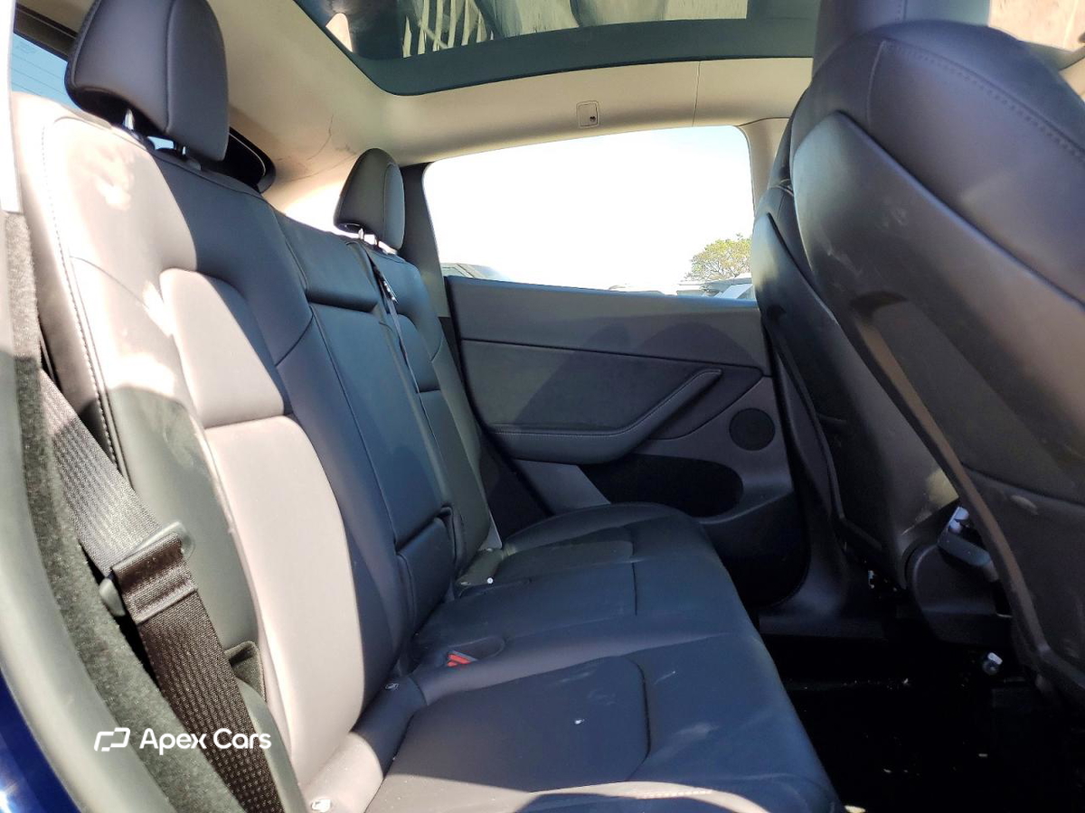 Tesla Model Y 2024