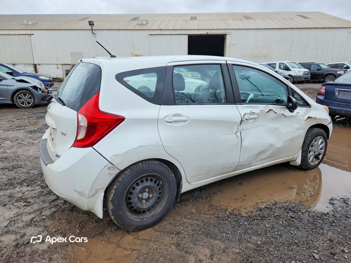 Nissan Versa 2015