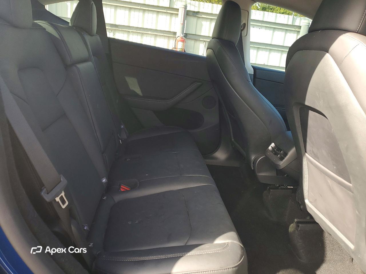Tesla Model Y 2025