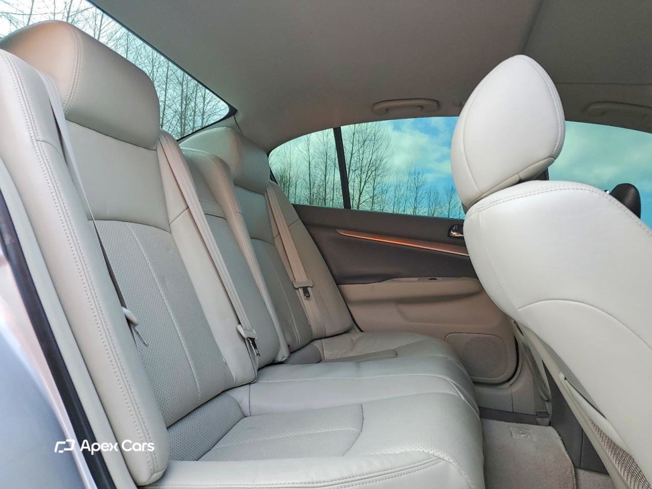 Infiniti G 2011