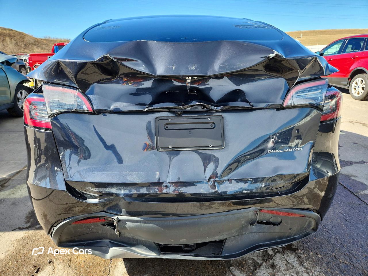 Tesla Model Y 2025