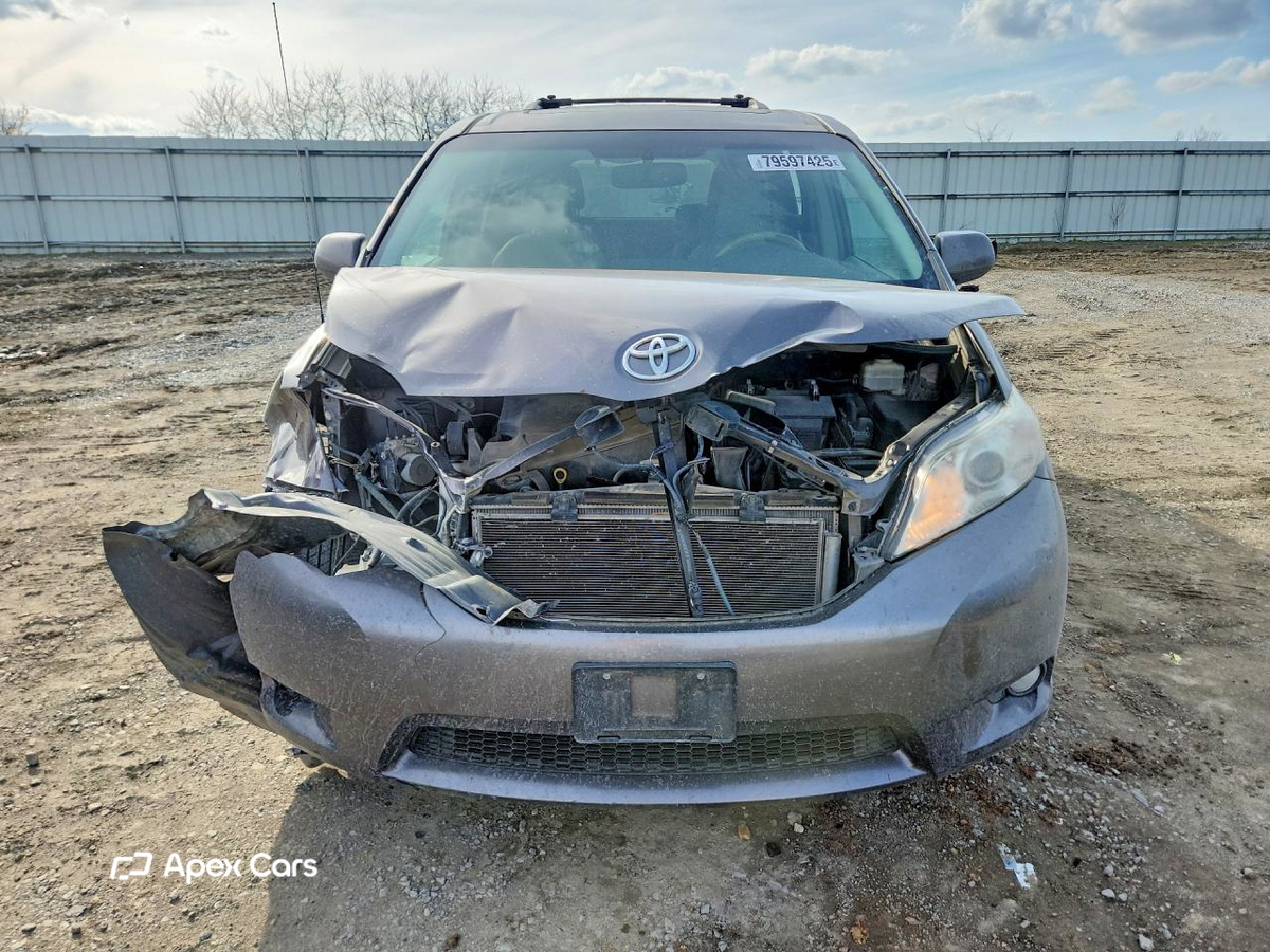Toyota Sienna 2013
