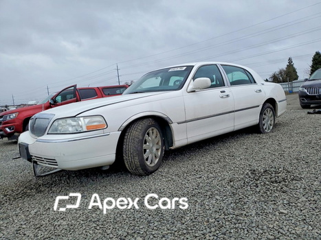 Lincoln Town Car 2010 - Image 1 of 13