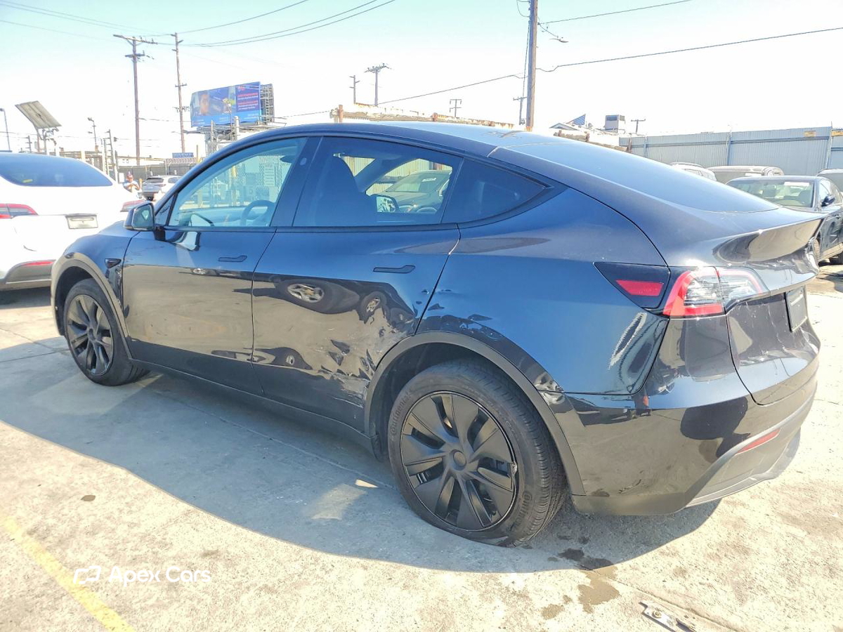 Tesla Model Y 2025
