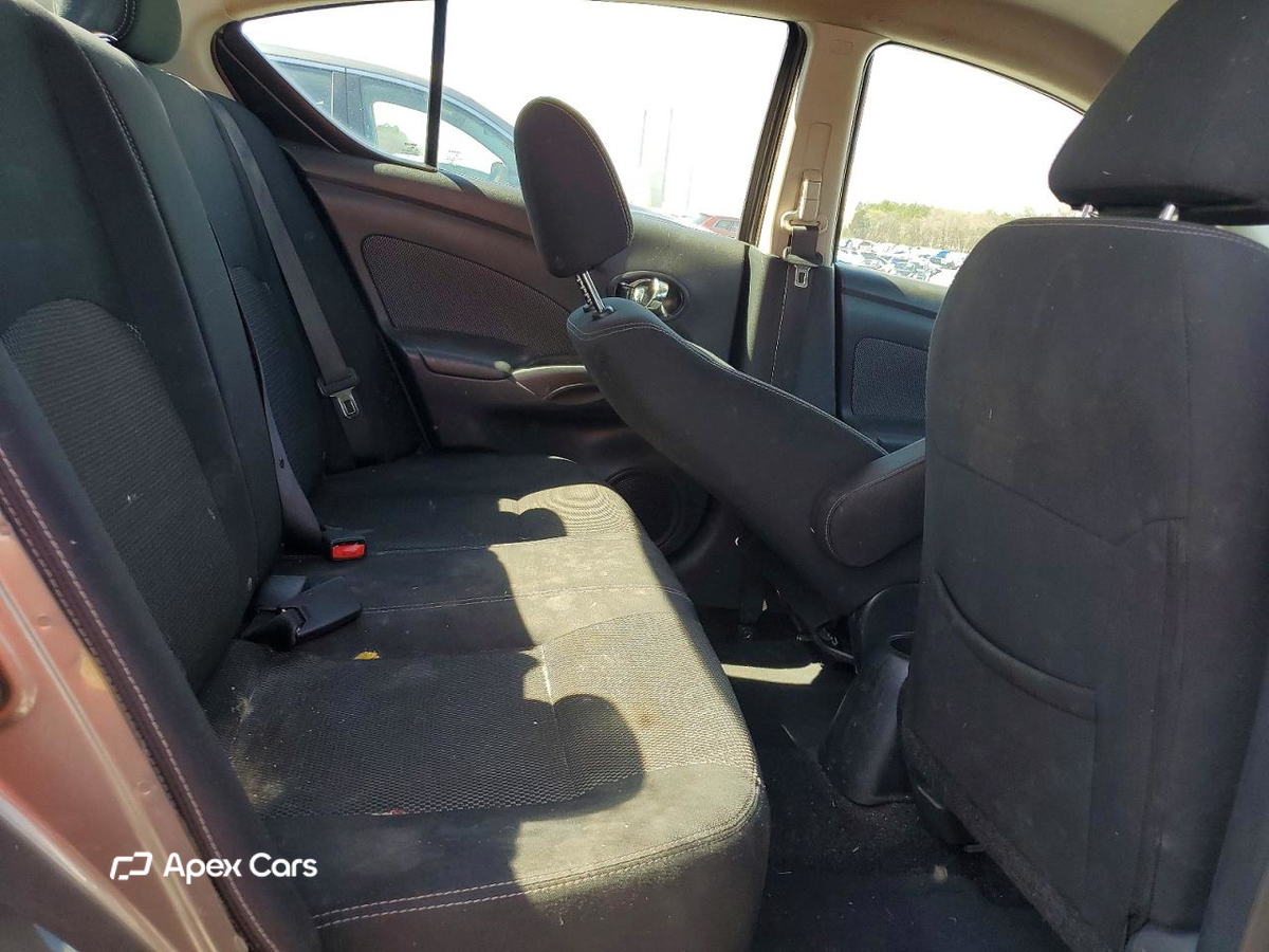Nissan Versa 2016