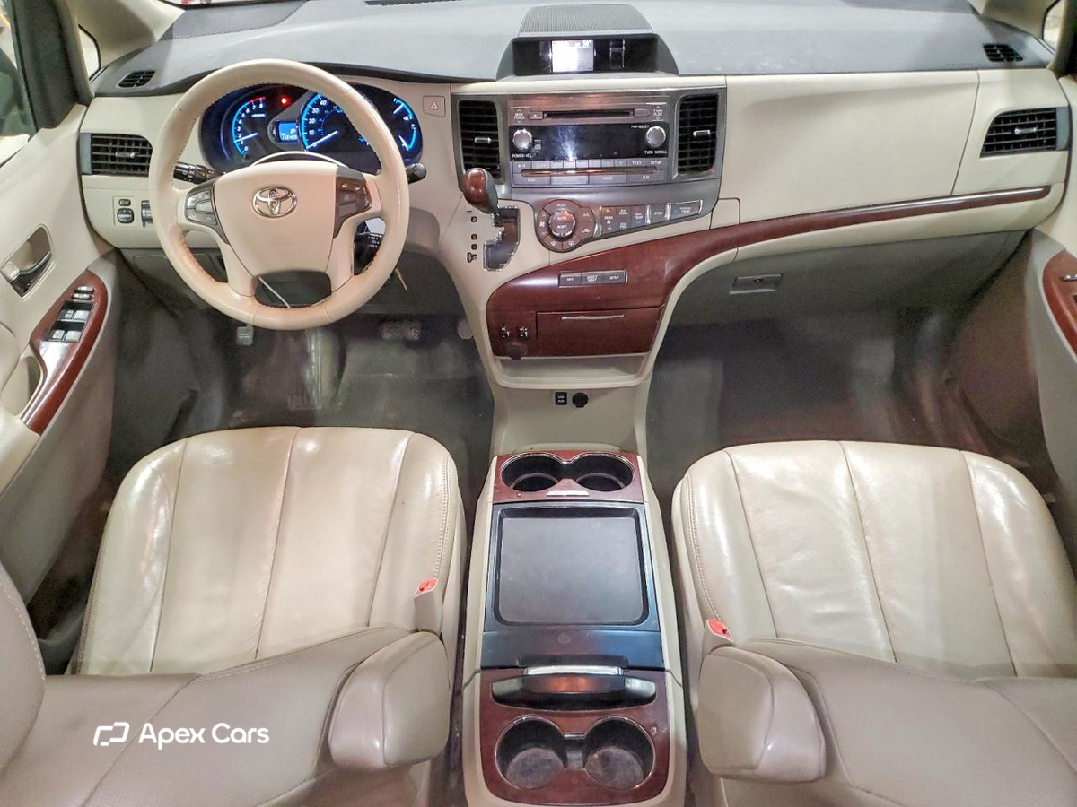 Toyota Sienna 2011