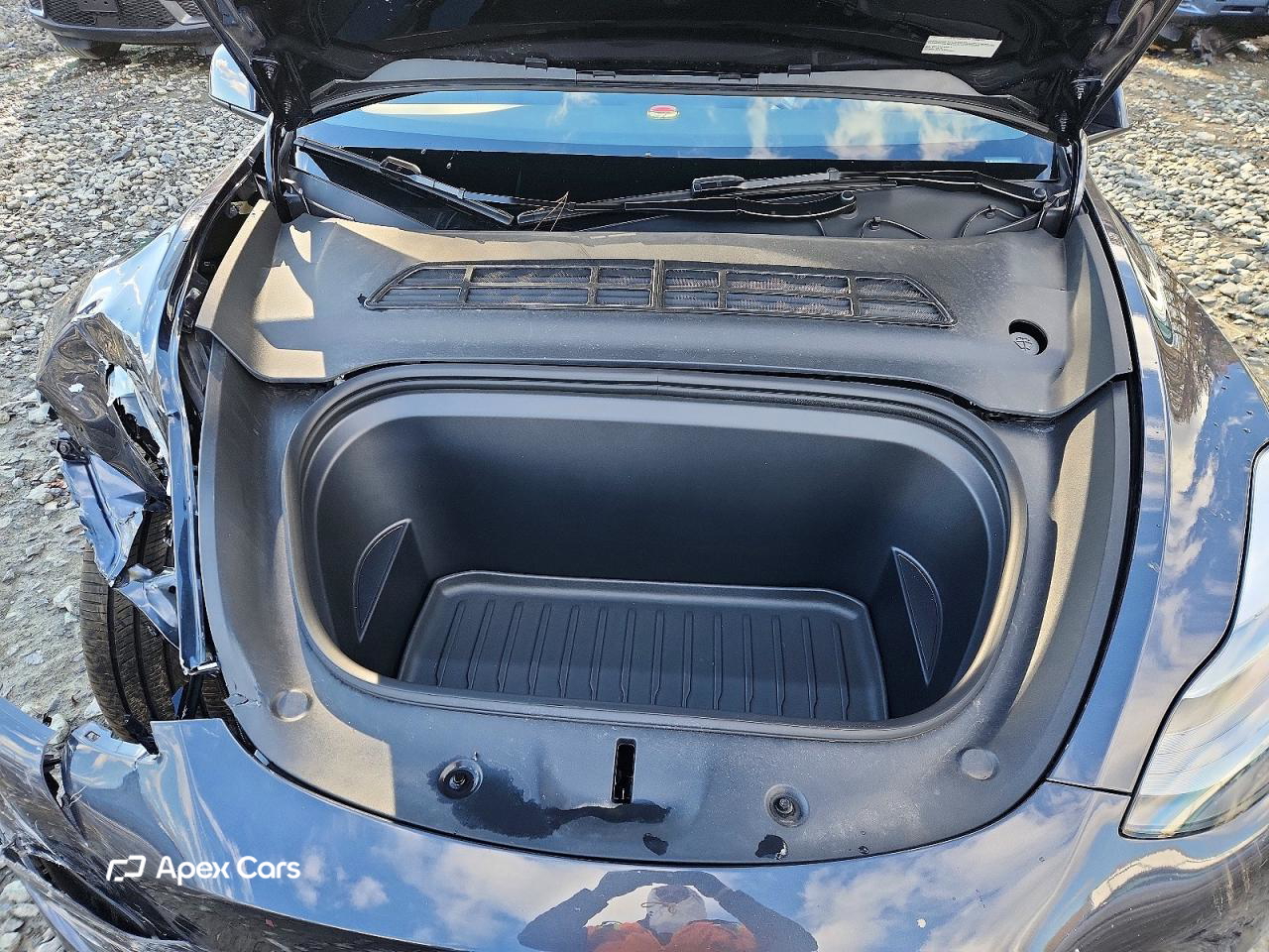 Tesla Model Y 2025