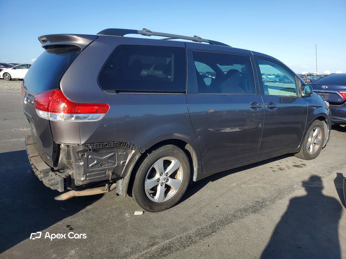 Toyota Sienna 2011