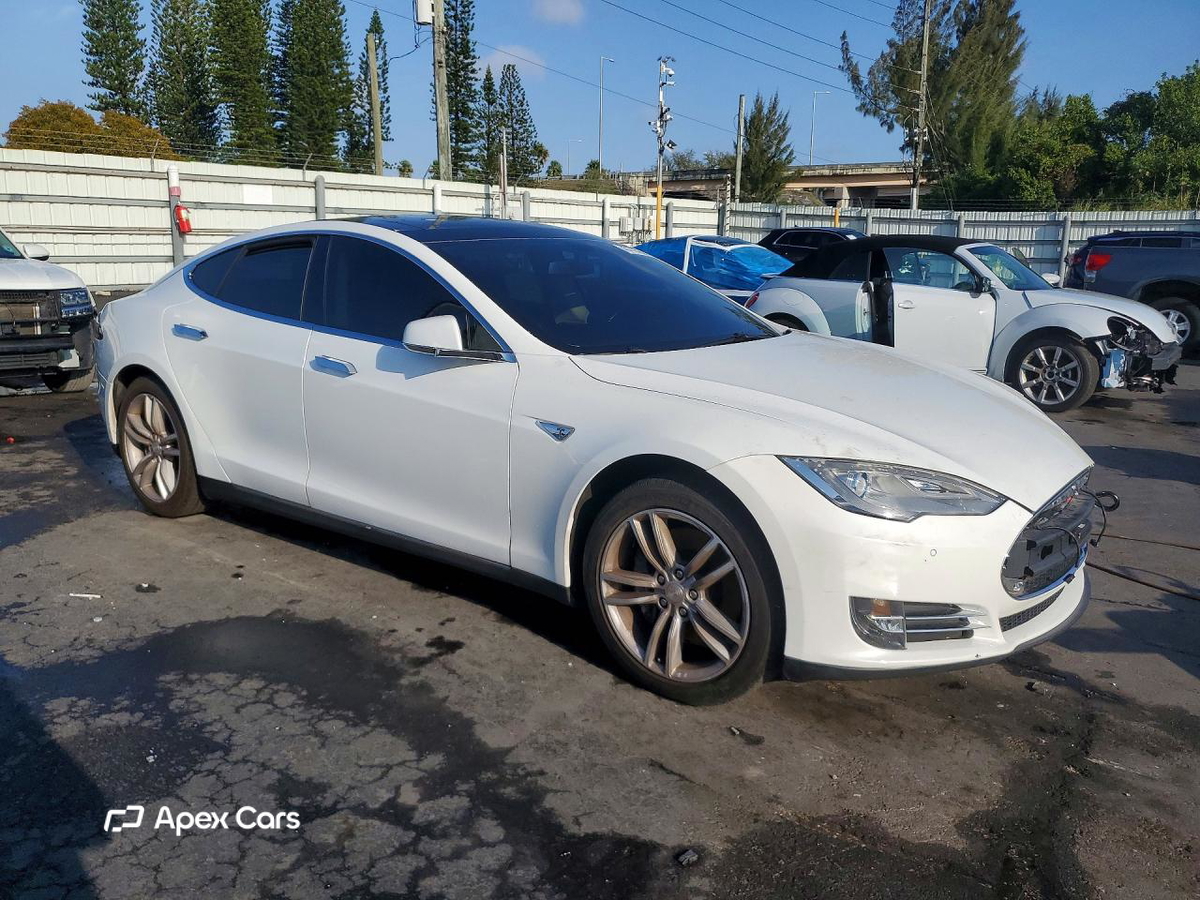 Tesla Model S 2014