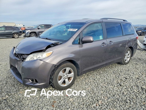 Toyota Sienna 2015 - Image 1 of 15