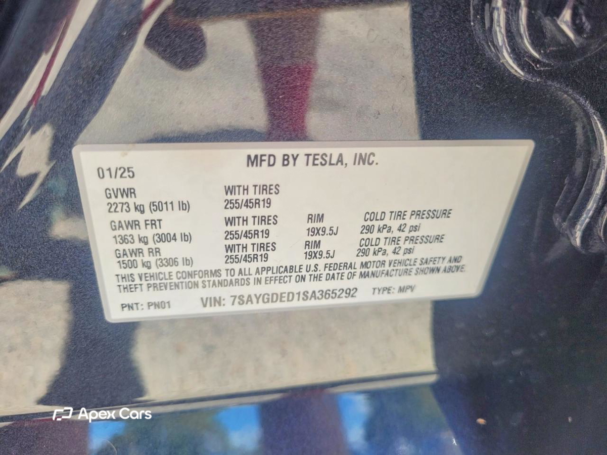 Tesla Model Y 2025